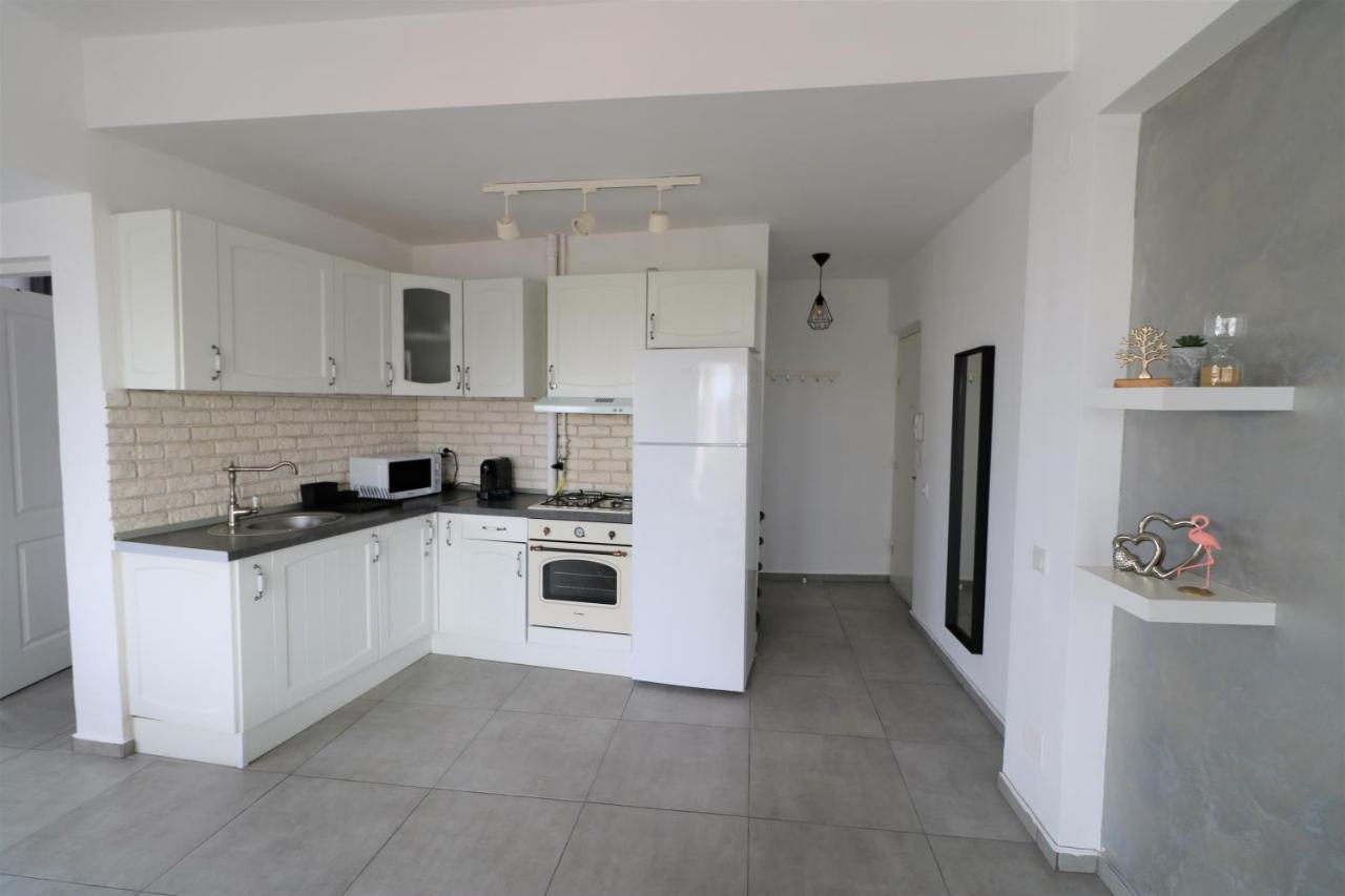 Serenity Heights Apartment: A Panoramic Haven Near Old Town - Free Minibar Бухарест Экстерьер фото