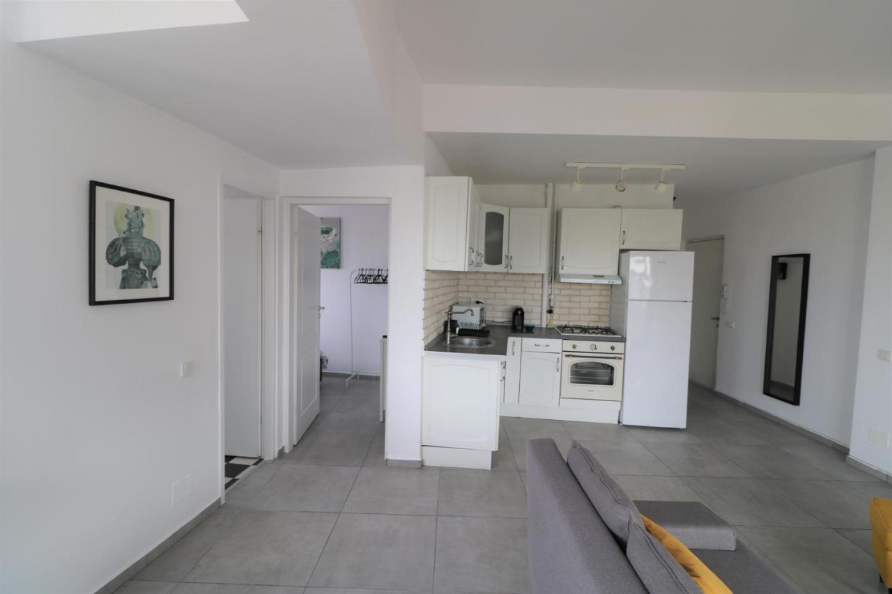 Serenity Heights Apartment: A Panoramic Haven Near Old Town - Free Minibar Бухарест Экстерьер фото