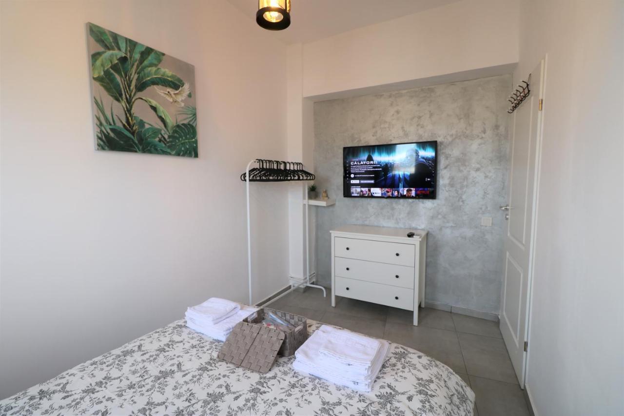 Serenity Heights Apartment: A Panoramic Haven Near Old Town - Free Minibar Бухарест Экстерьер фото