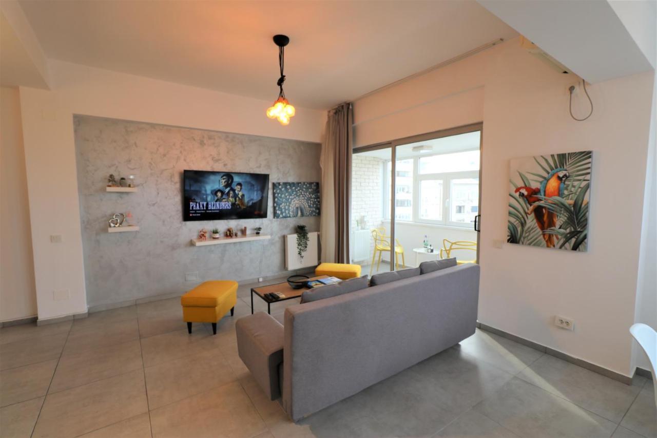 Serenity Heights Apartment: A Panoramic Haven Near Old Town - Free Minibar Бухарест Экстерьер фото